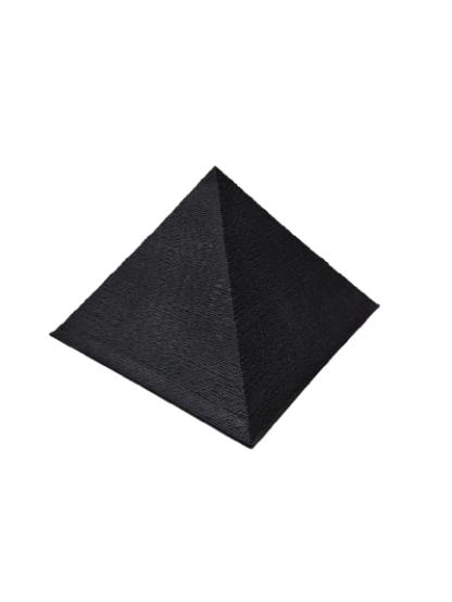 PYRAMIDE EN PLASTIQUE NOIR